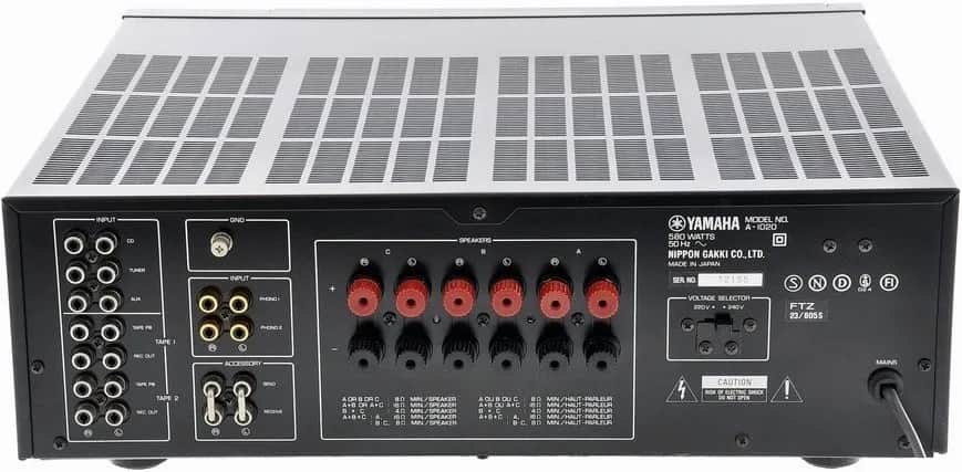 Wzmacniacz Denon czy Yamaha – który model zapewnia lepszą jakość dźwięku?