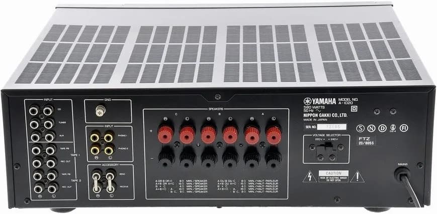 Wzmacniacz Denon czy Yamaha – który model zapewnia lepszą jakość dźwięku?