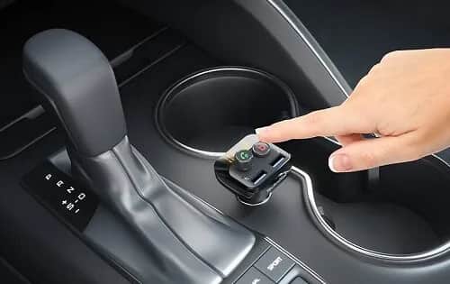 Transmiter FM co to jest i jak ułatwia korzystanie z muzyki w samochodzie