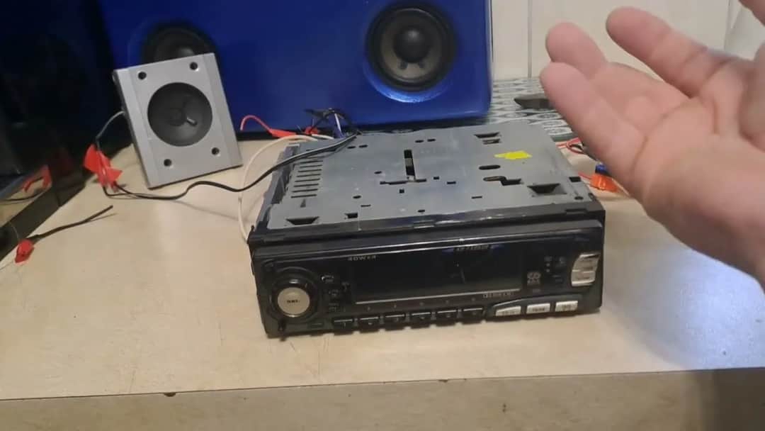 Jak podłączyć radio samochodowe bez błędów - krok po kroku